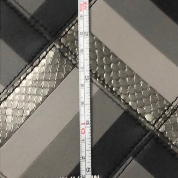 MICHAEL KORS Marquertry Daniela Wristlet, NWT - Picture 5 of 9